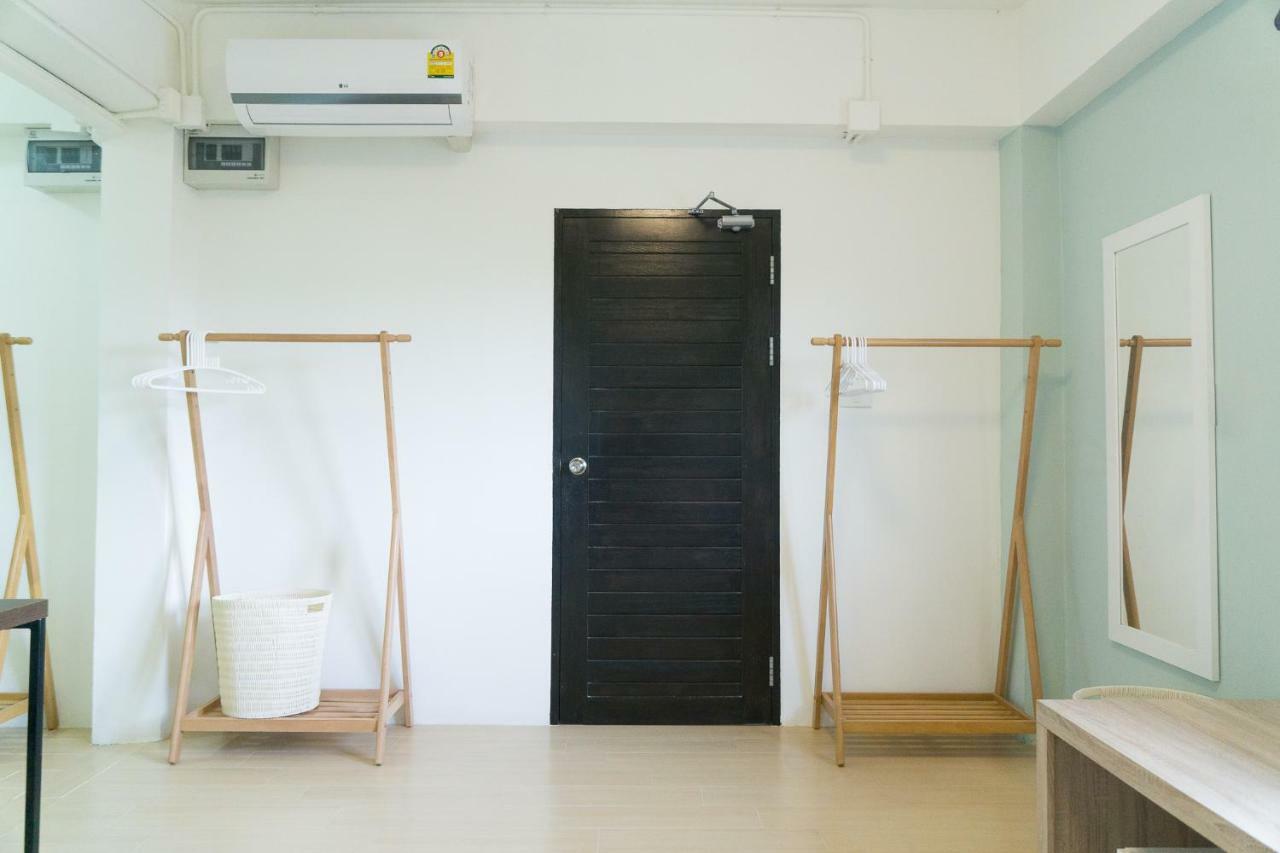 치앙마이 Baan Ploy In (Adults Only) 호스텔 외부 사진